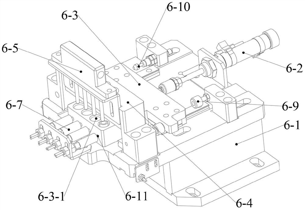 One-by-one automatic feeding device and feeding method for strip-shaped revolving body workpieces