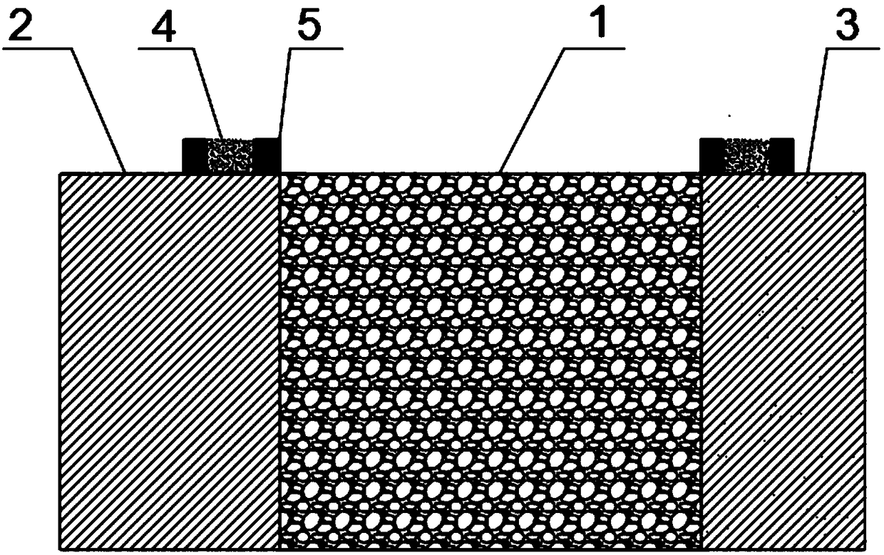 Edge sealing method for injected compound pavement grouting construction