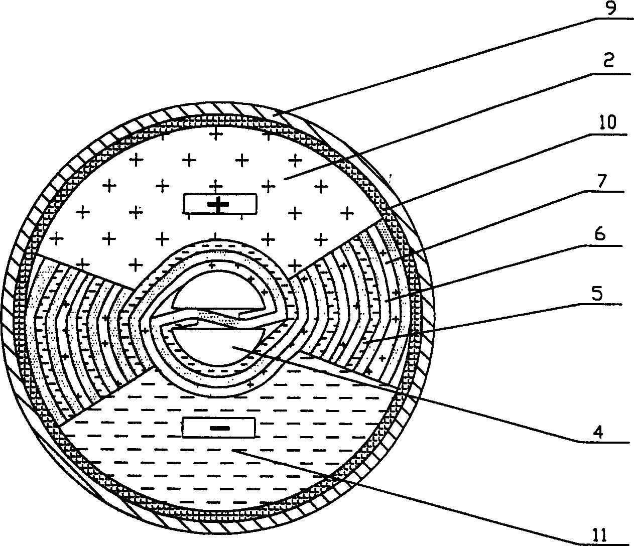 Lead-acid accumulator with coil structure and manufacturing method thereof