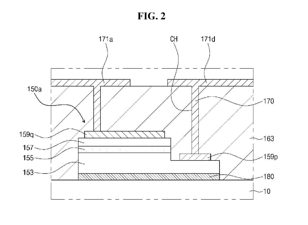 Displaying apparatus having light emitting device, method of manufacturing the same and method of transferring light emitting device