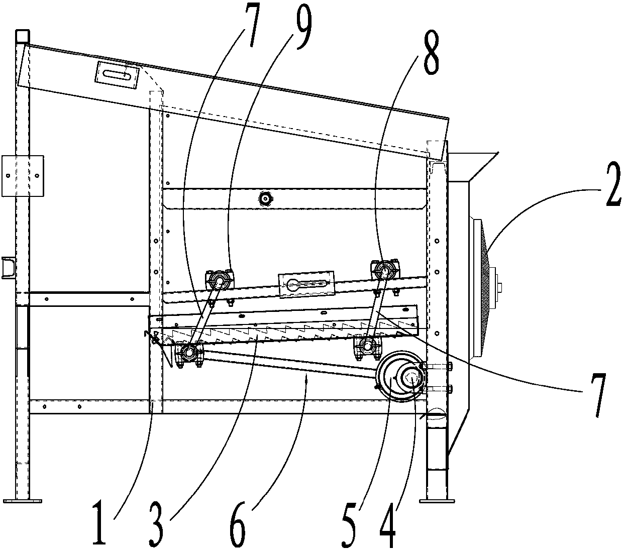 Cleaning device for corn harvester and corn harvester including the device