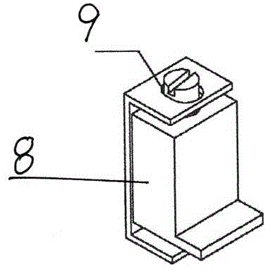 Gap adjustment mechanism between devices in cabinet