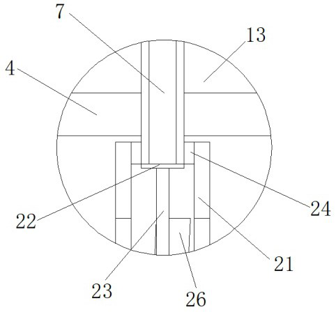 Squeeze type ceramic green body drying device using temperature difference and pressure