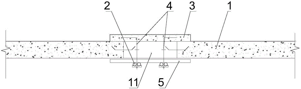 External wall subsidence post-cast strip closing method and external wall subsidence post-cast strip closing device