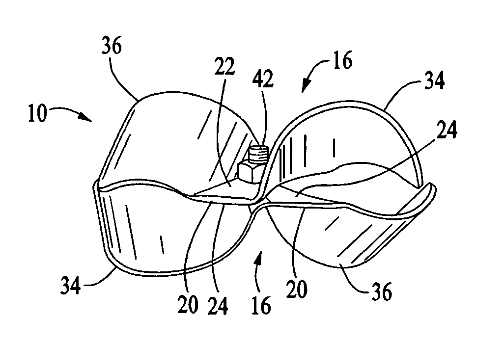 Clamp for interconnecting orthogonally oriented pipes