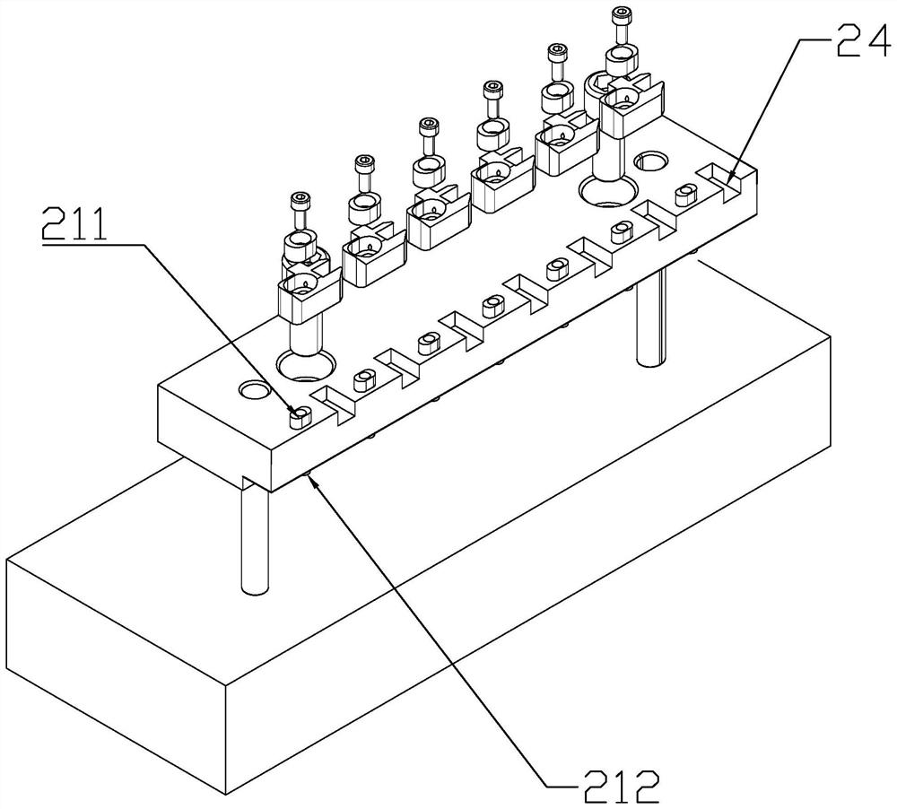 Small product multi-surface machining device and machining method