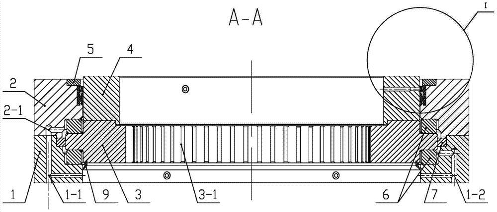 A tidal energy generating set and its pitch bearing