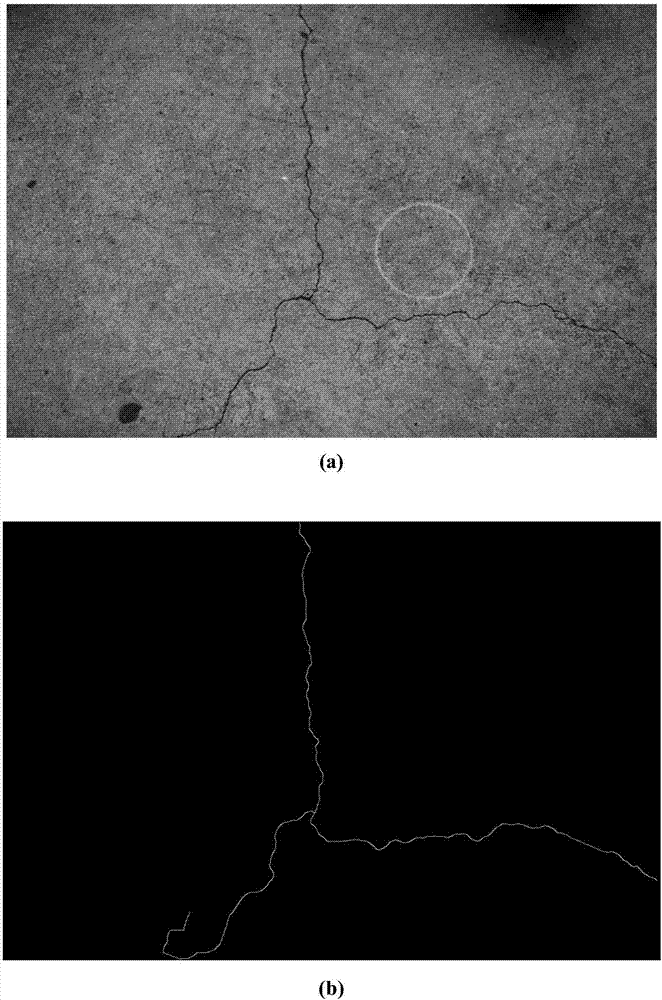 Concrete crack detection method based on image distance transformation