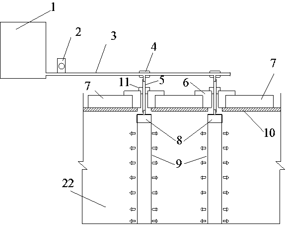 In-situ chemical conditioning and vacuum preloading reduction method and conditioning device for landfill sludge