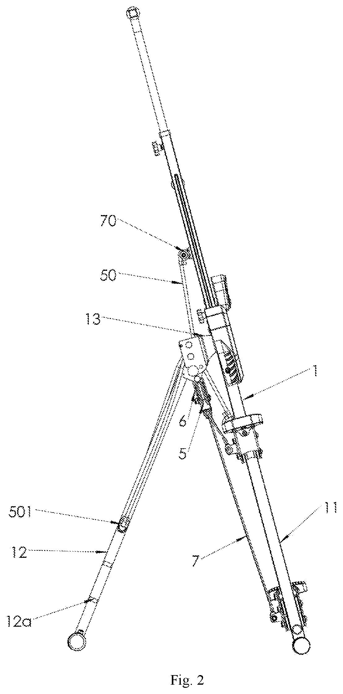 Rock climbing machine comprising an elastic cord