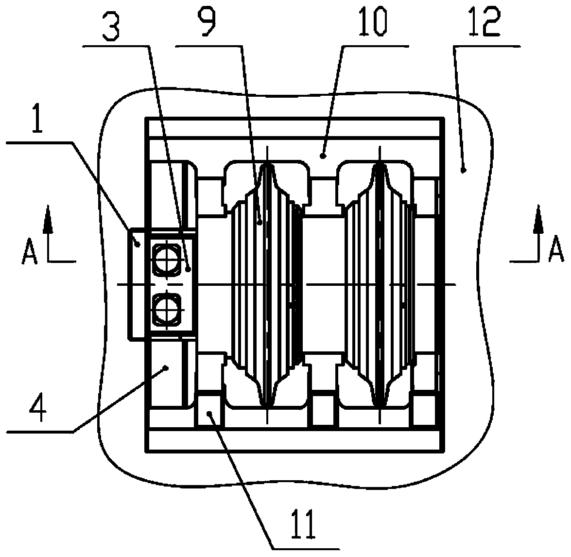 Heading machine and center hobbing cutter axial locking device thereof