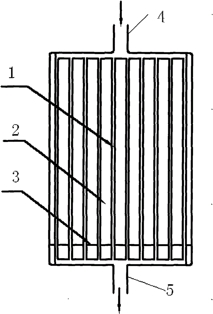 Condensation water recycling device for roof mounted automobile air conditioner