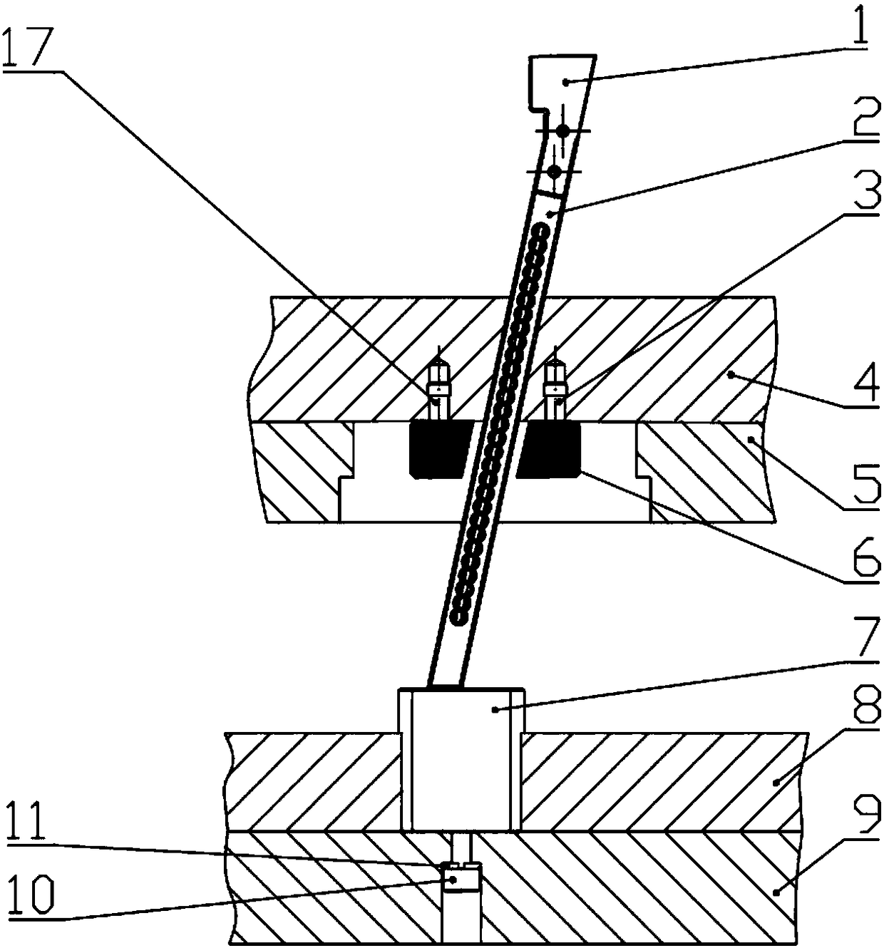 Monitoring device and monitoring method for spacing between inclined top mechanism and guiding block of injection mold