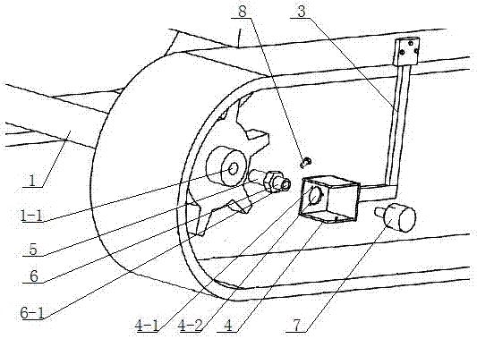 Track speed detecting device of tracked vehicle