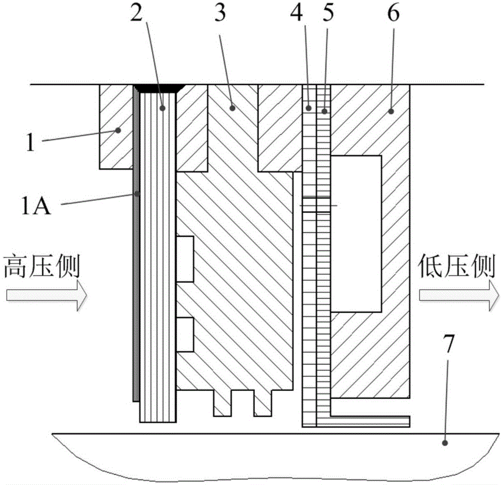 Non-contact fingertip-labyrinth-brush type combined sealer