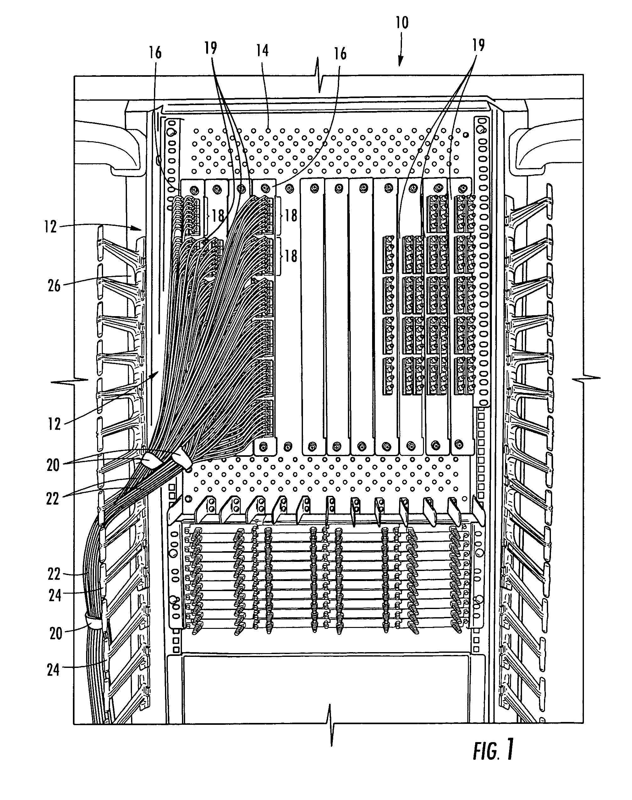 Fiber optic furcation assembly having feature(s) for cable management