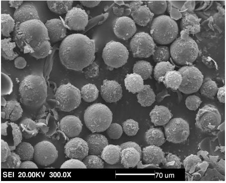 Method for preparing magnetic ferroferric oxide/conductive polyaniline light-weight composite hollow microspheres