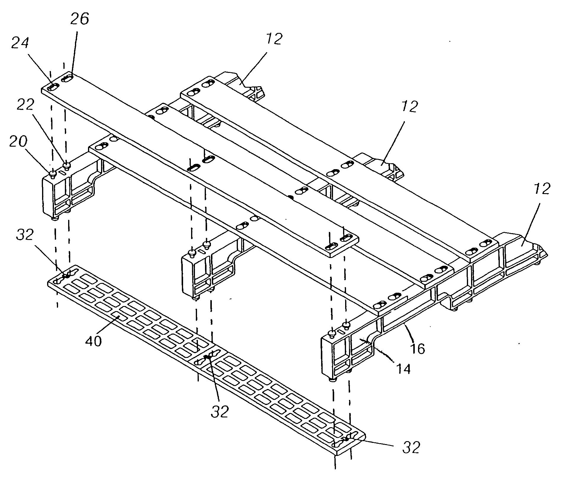 Easily assembled and repairable plastic shipping pallet