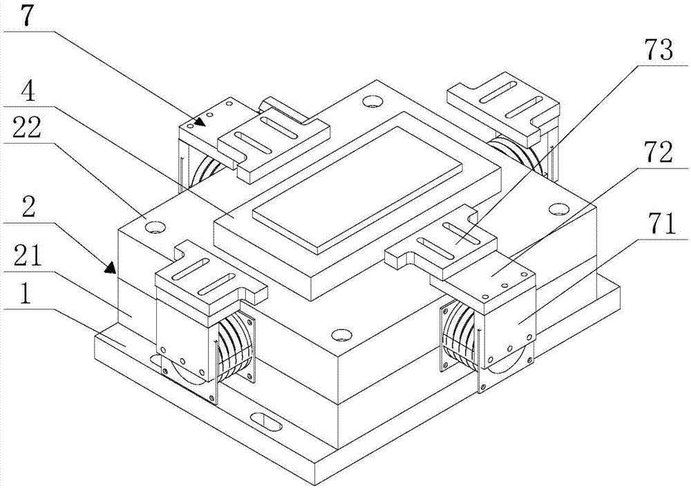 Self-centering clamp