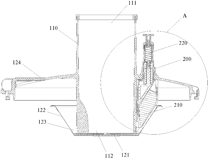 Juice extractor with cleaning device