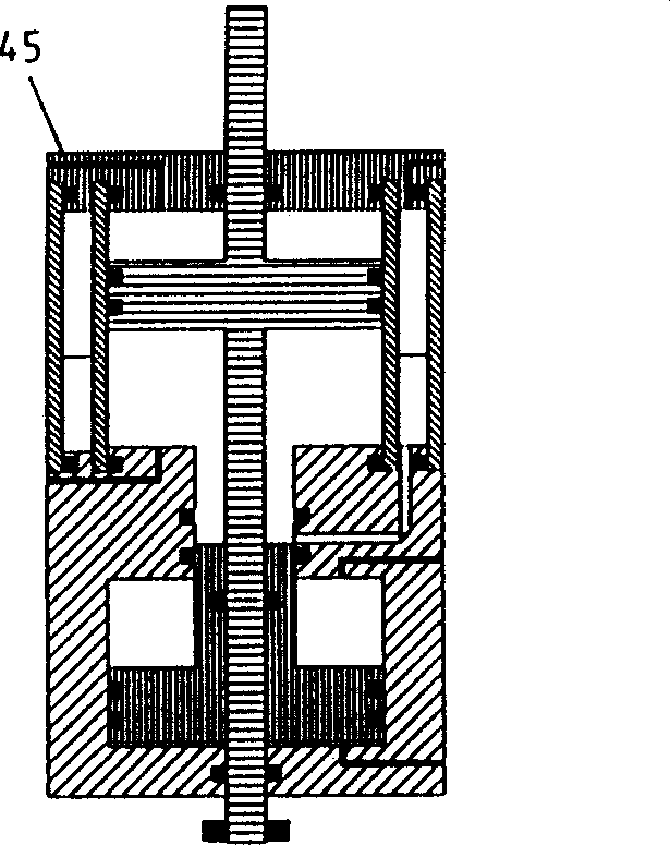 Device for providing shutting force for plastic injection machine for shoe manufacture