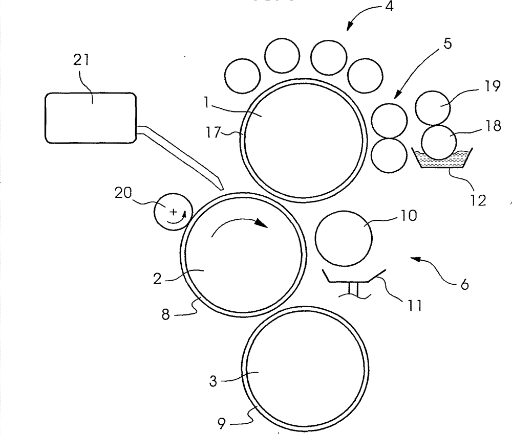 Method for cleaning a circumferential surface of a cylinder of a printing press