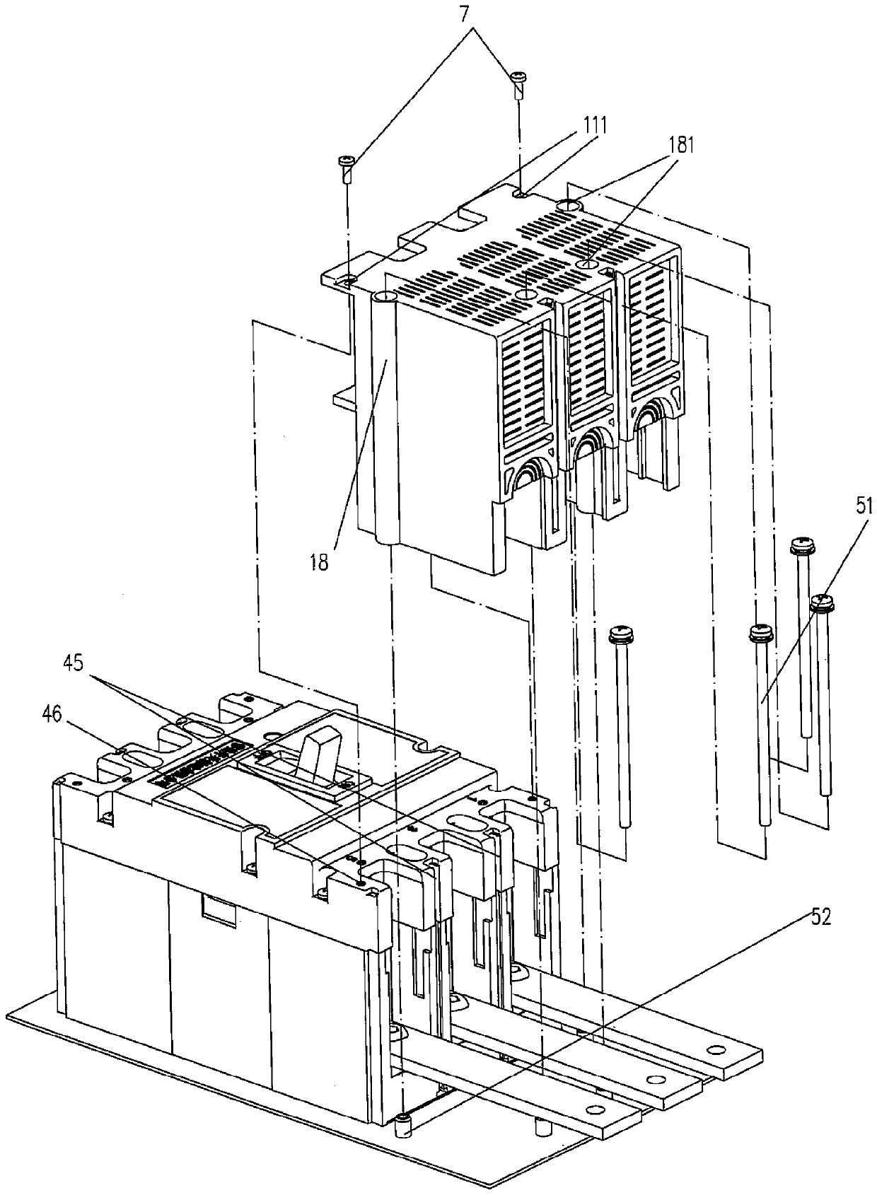 Arc isolation cover of circuit breaker