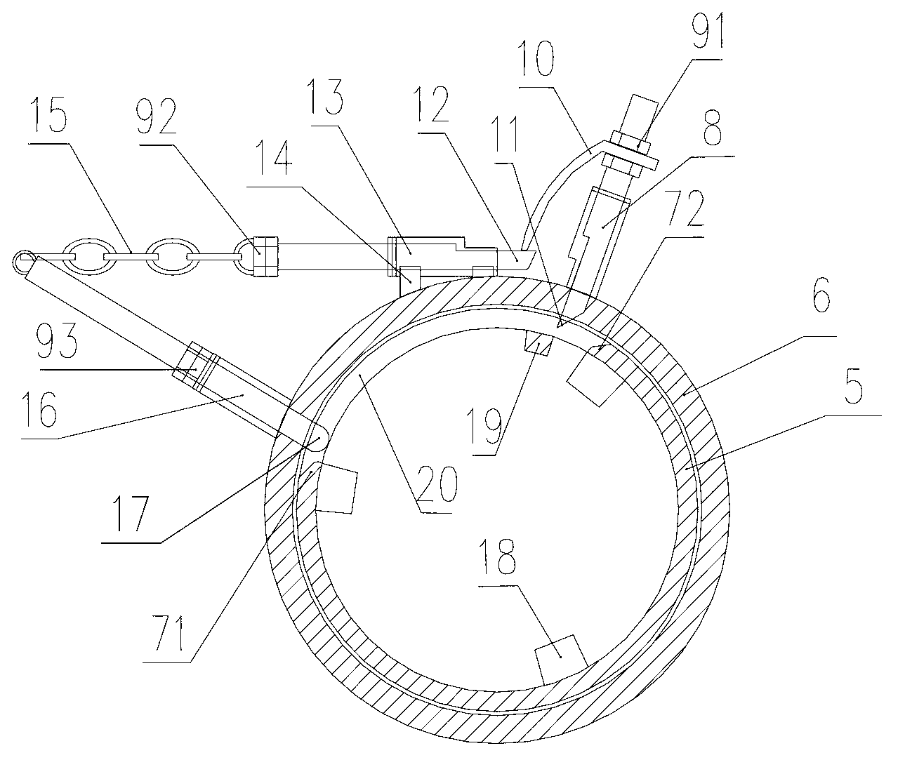 Free entry and exit door capable of automatically locked for individual isolation of domestic animals