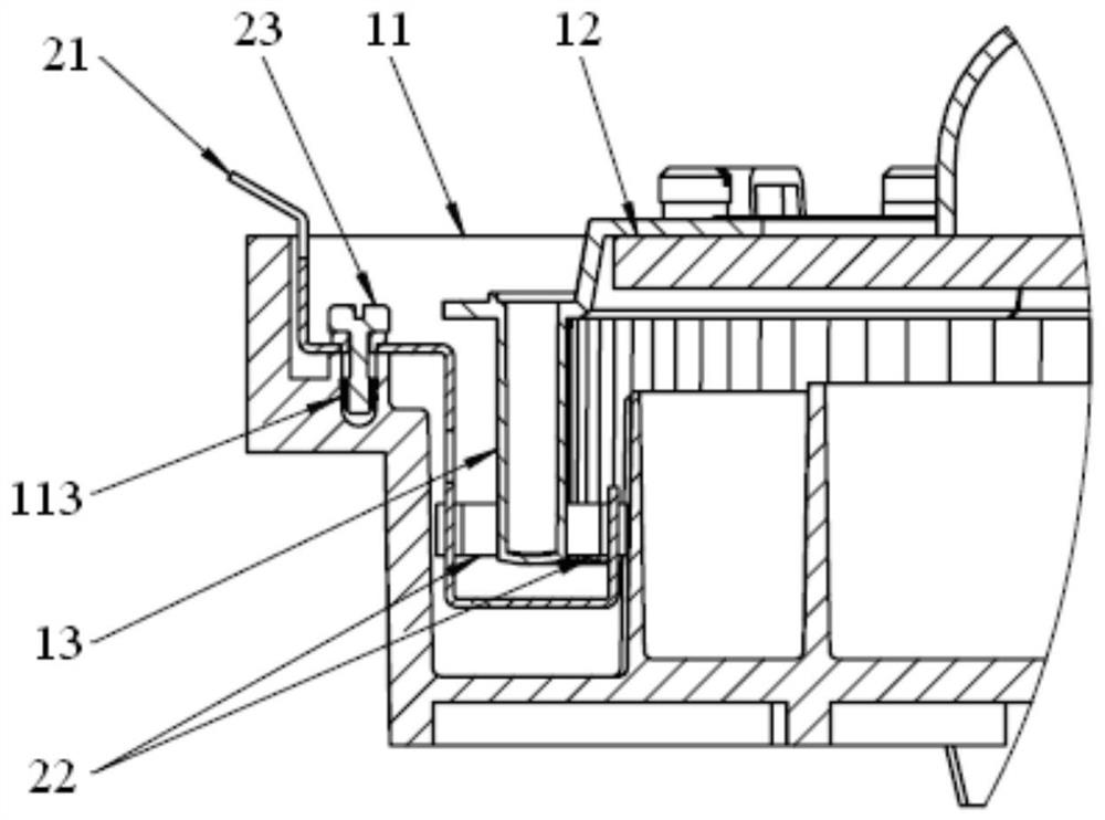 Incubation device of biochemical analyzer and cleaning assembly thereof