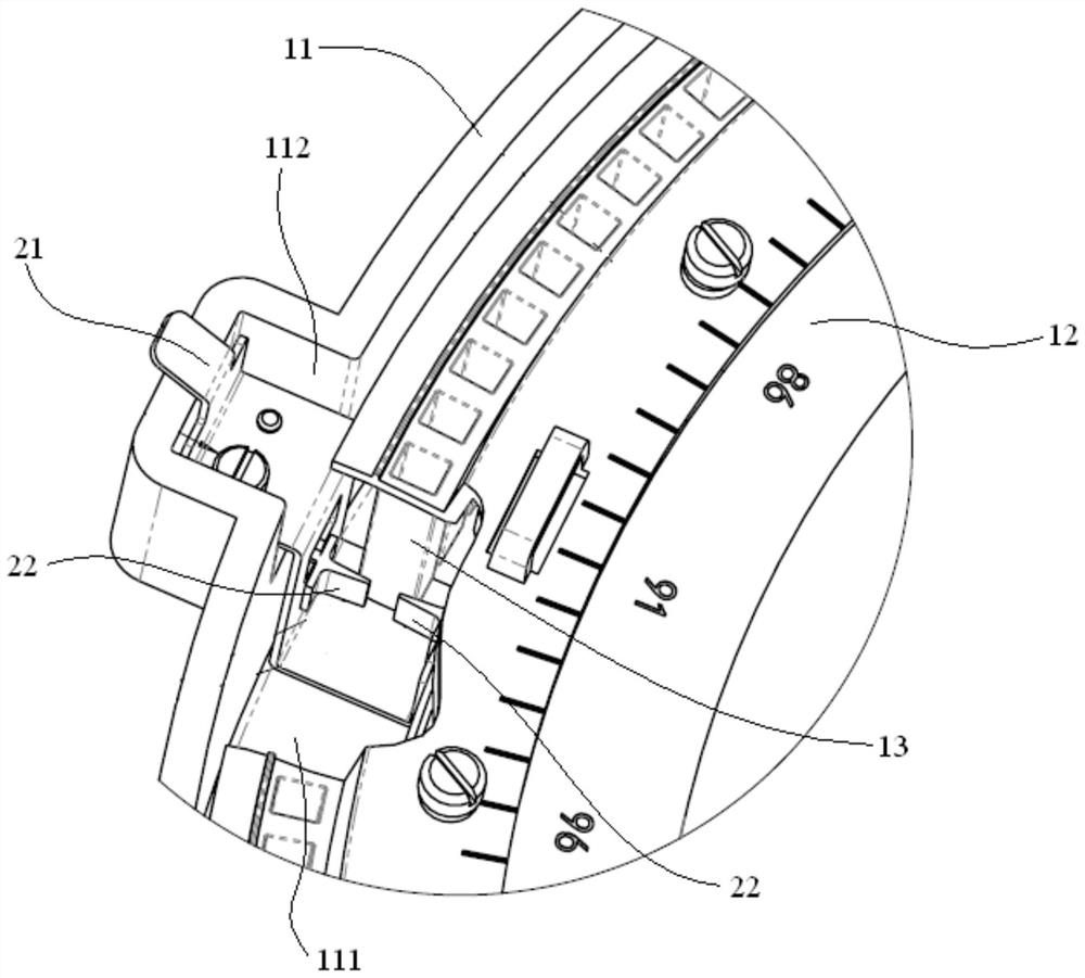 Incubation device of biochemical analyzer and cleaning assembly thereof