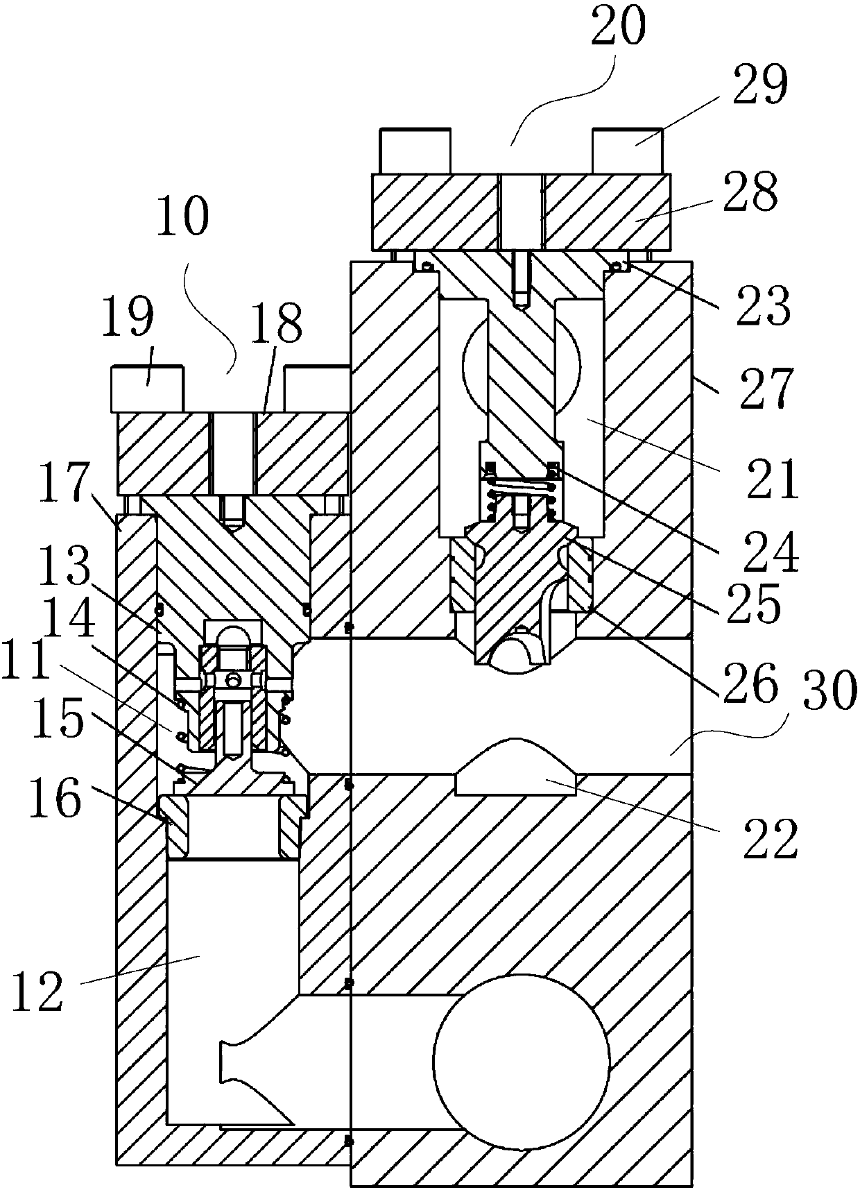 Hydraulic end assembly and plunger pump with same