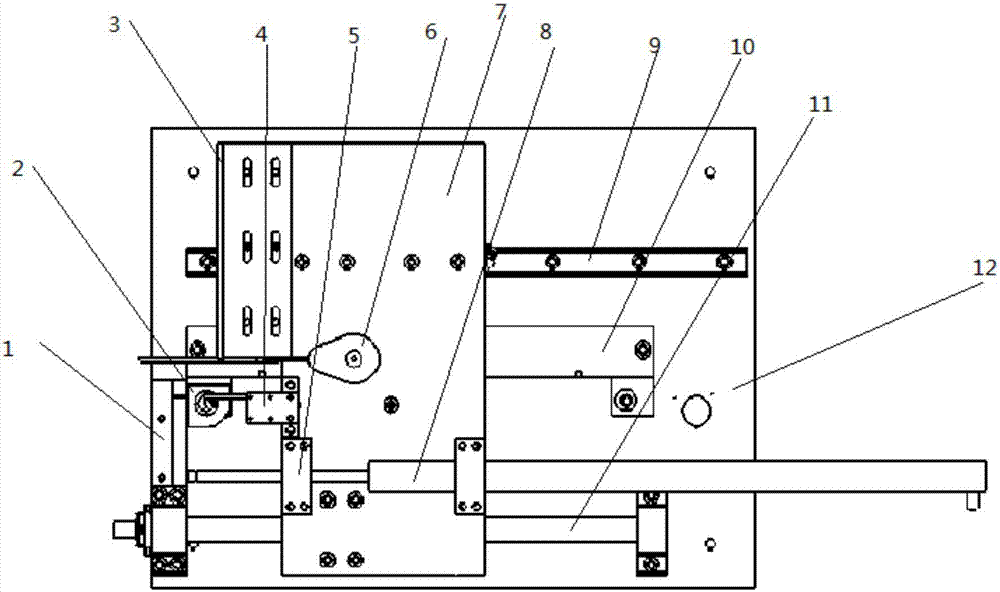 Loading device for calibrating displacement sensor, and calibration method