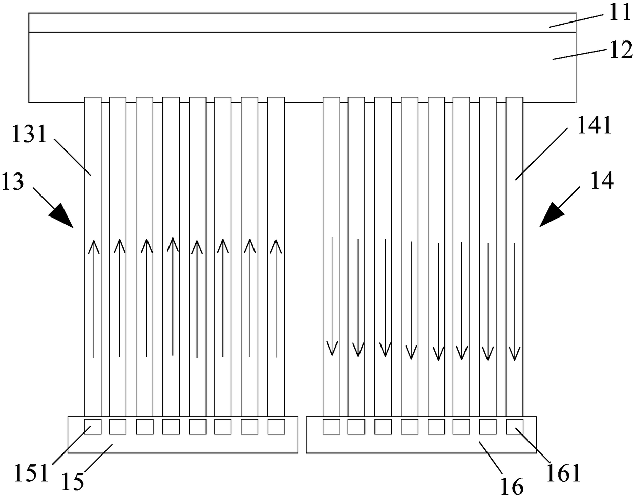 Surface strain detecting device and surface strain sensor thereof