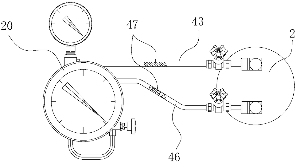 Low-temperature container and pressure obtaining device for measuring liquid level of low-temperature container