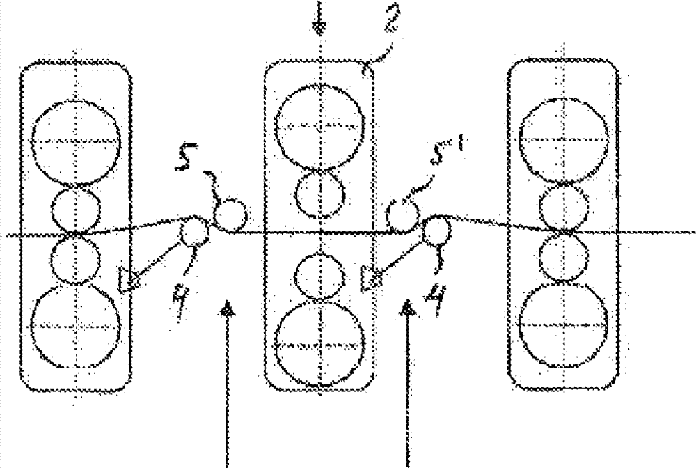 Method for the flying changing of working rolls in continuous casting and rolling installations and hot strip rolling mills