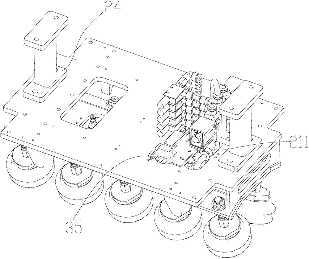 Automatic winding bottle scratch-free grabbing device