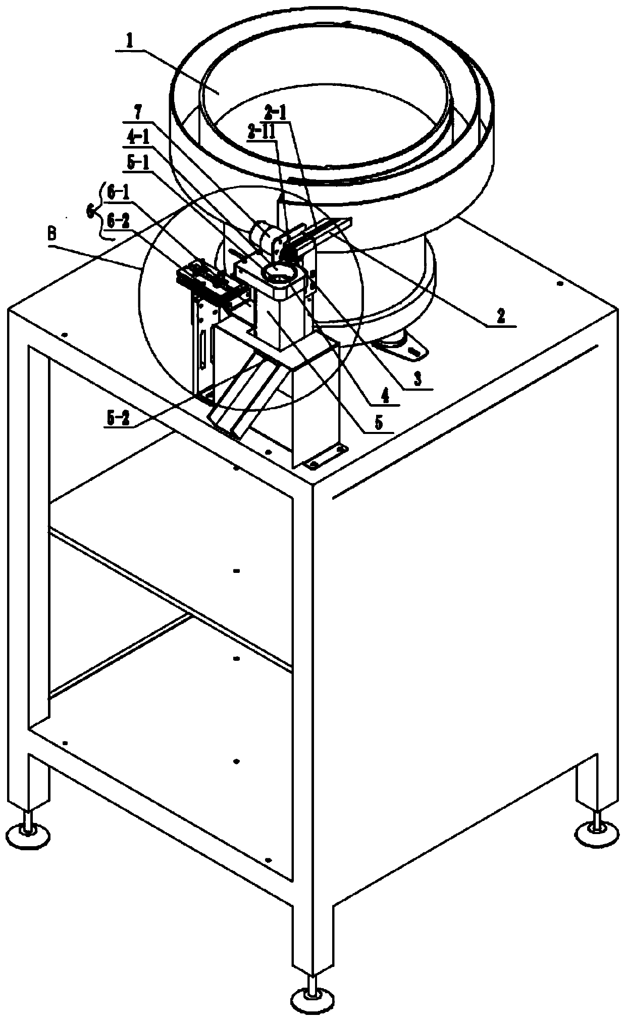 Multi-beat screw counter and screw counting and feeding method