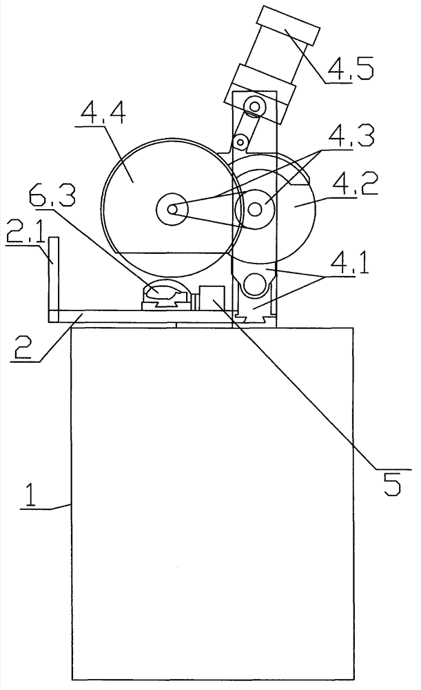 Automobile sealing strip trimming device