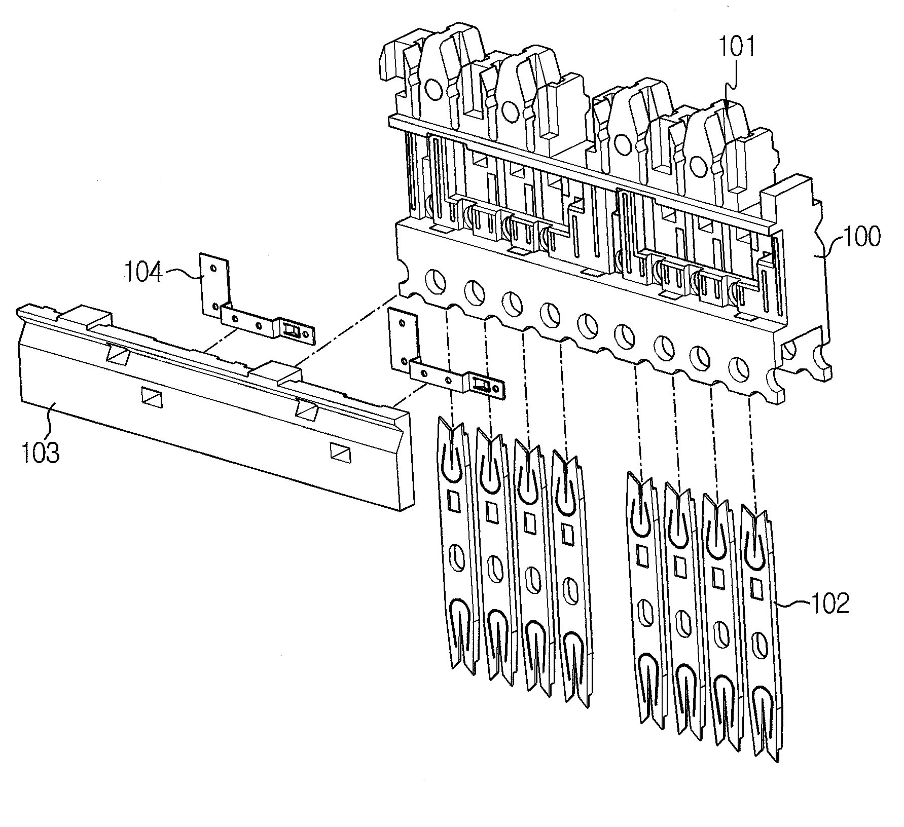 Connecting block improved in crosstalk-characteristics