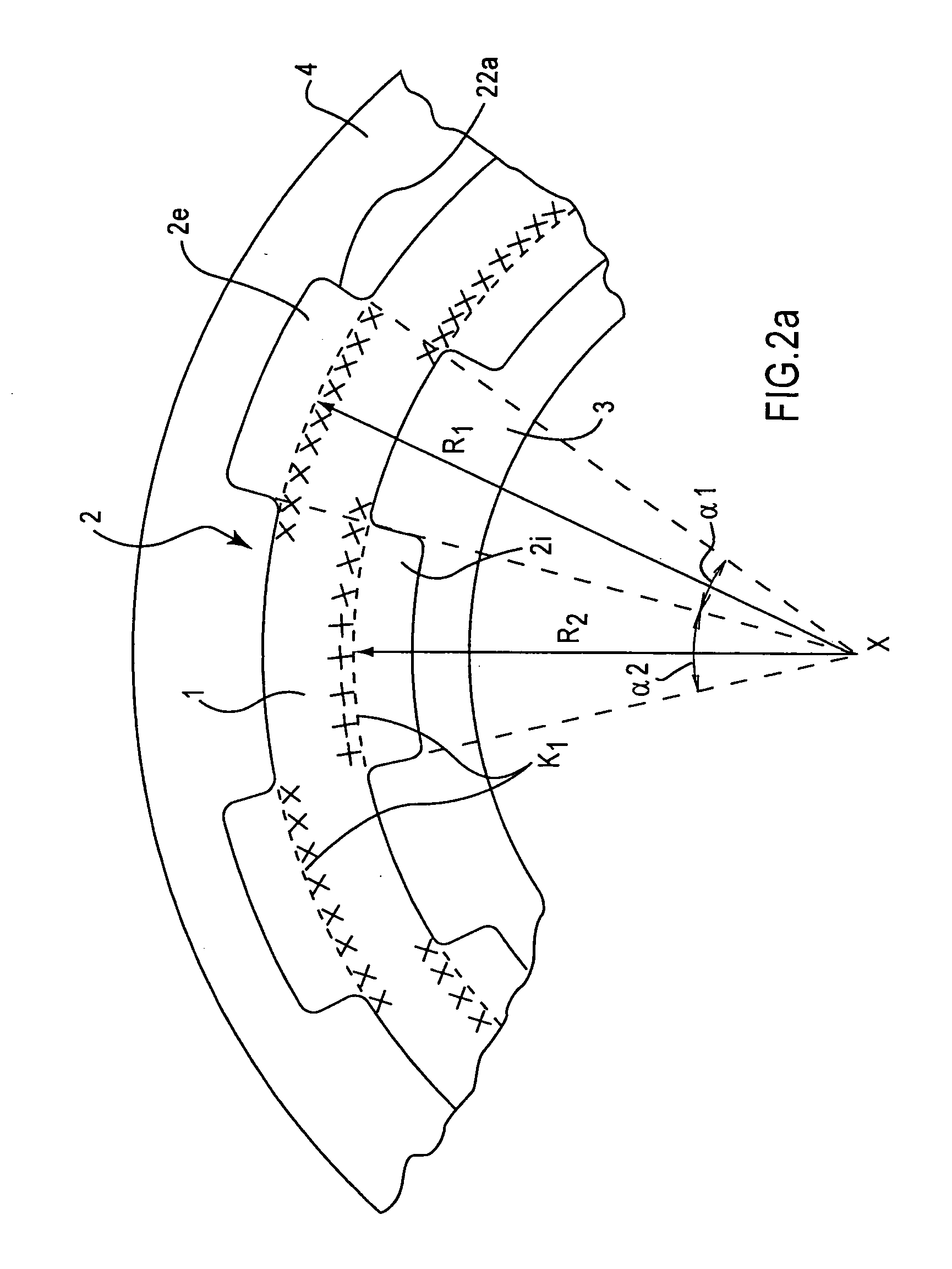 Decoupling element of deformable material in a power transmission system