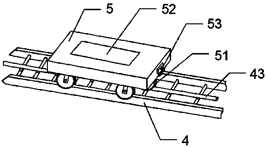 A device for conveying vegetables and collecting empty trays in an underground passage