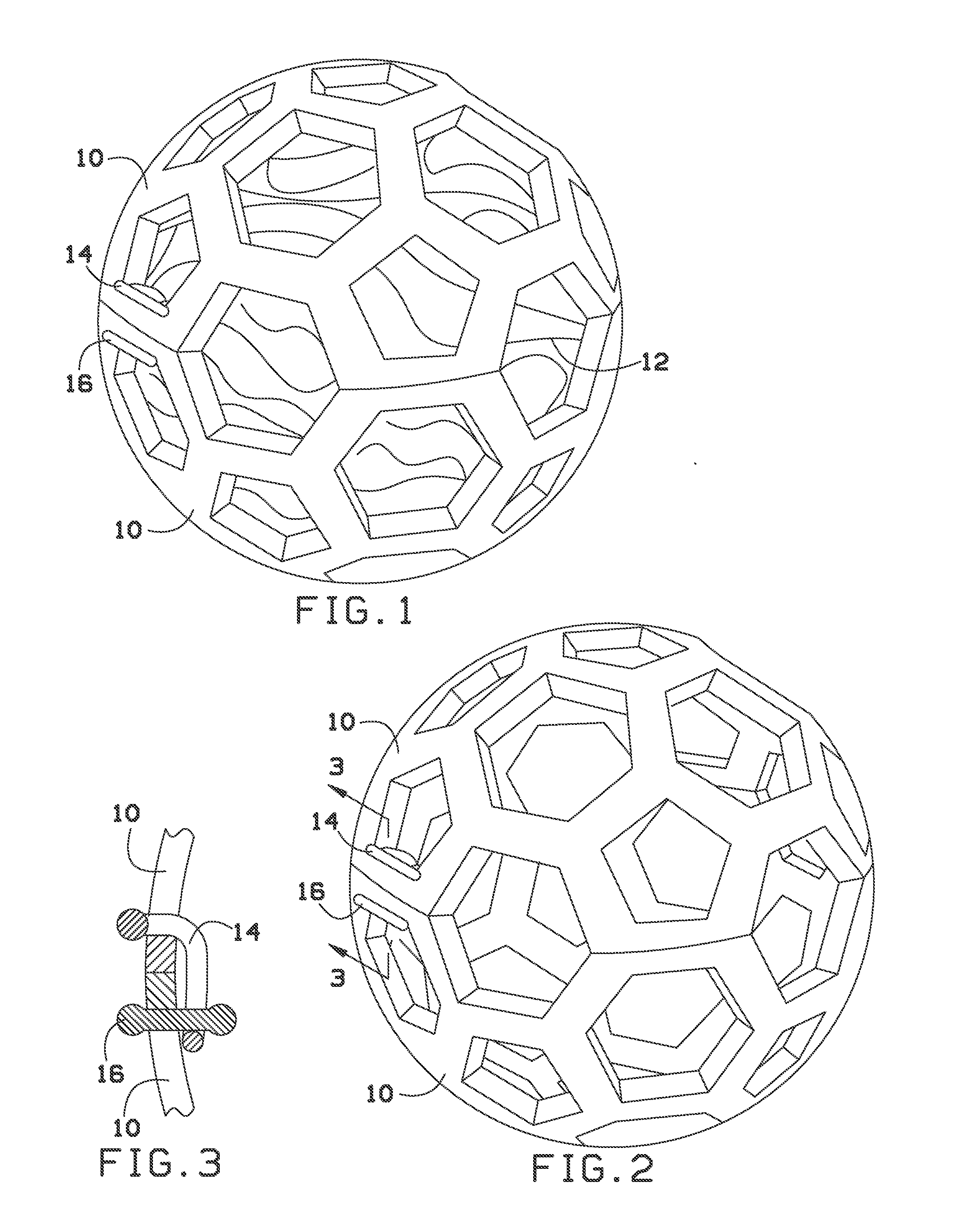 Flexible ball for transporting laundry