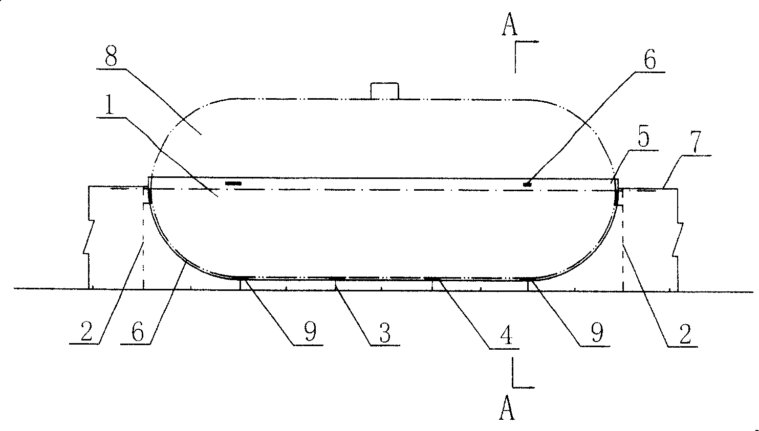 Installation for supporting half floating stock tank in shipborne water cusion type