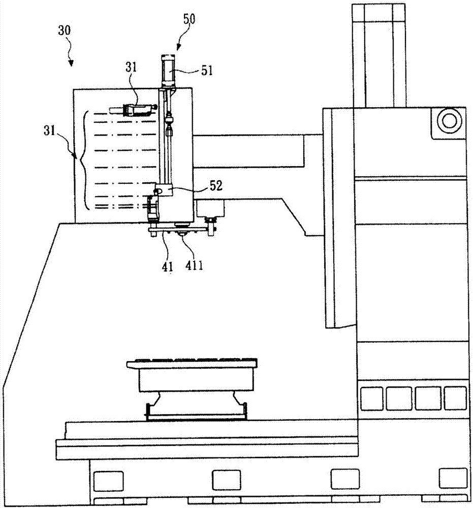 Tool changer assembly and machining center