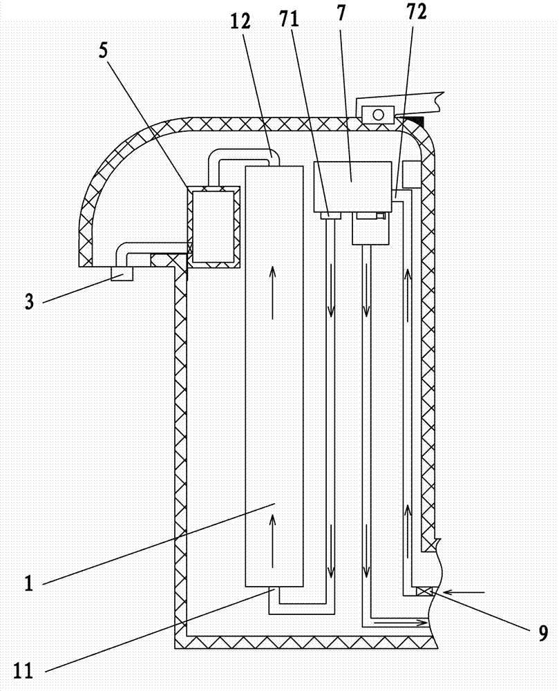 Drinking water heating device with water collecting tank