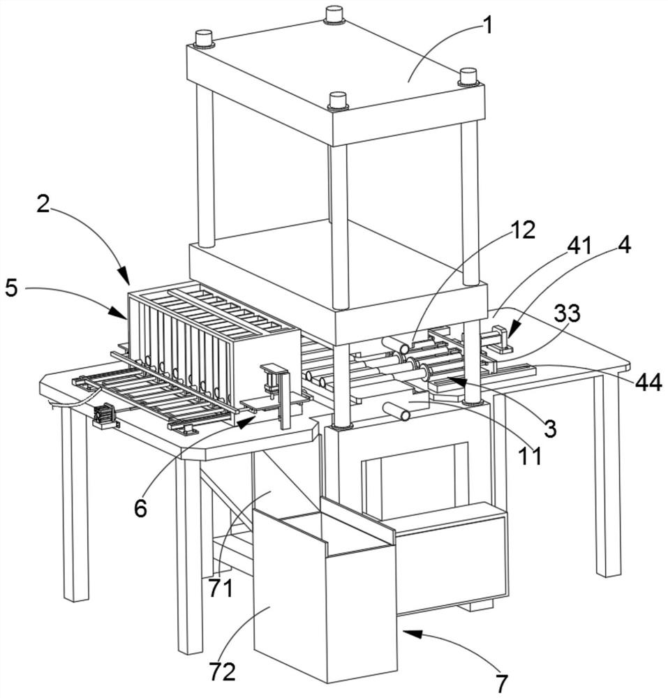 Automatic shaping device for paper pouring gate pipe