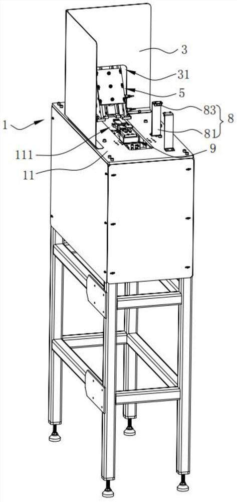 Intelligent lifting lug feeding device and control method thereof