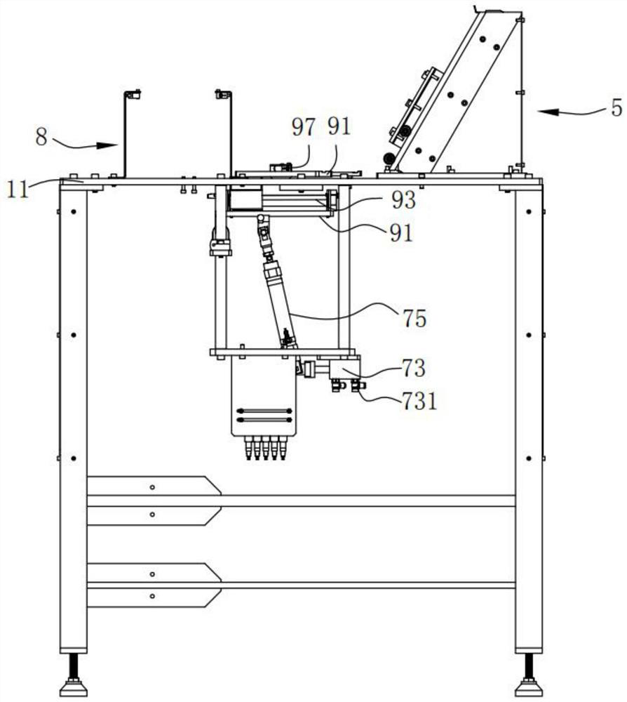 Intelligent lifting lug feeding device and control method thereof