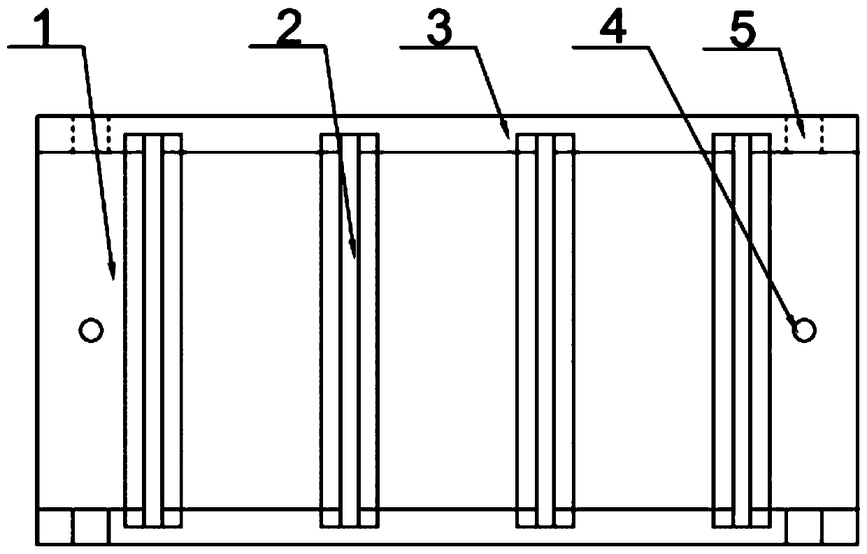 Single-crack manufacturing mold for composite structure body and using method thereof