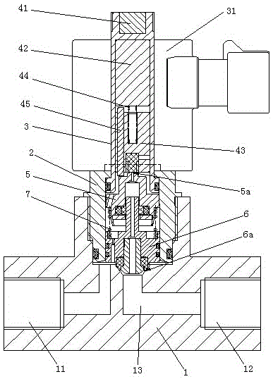 Stepwise direct-action piston type high-pressure-difference electromagnetic valve